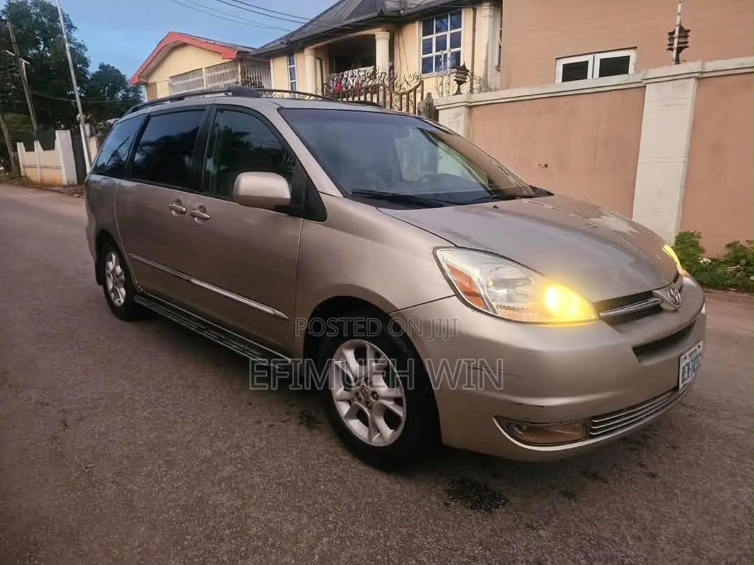 Toyota Sienna XLE AWD 2006 Gold