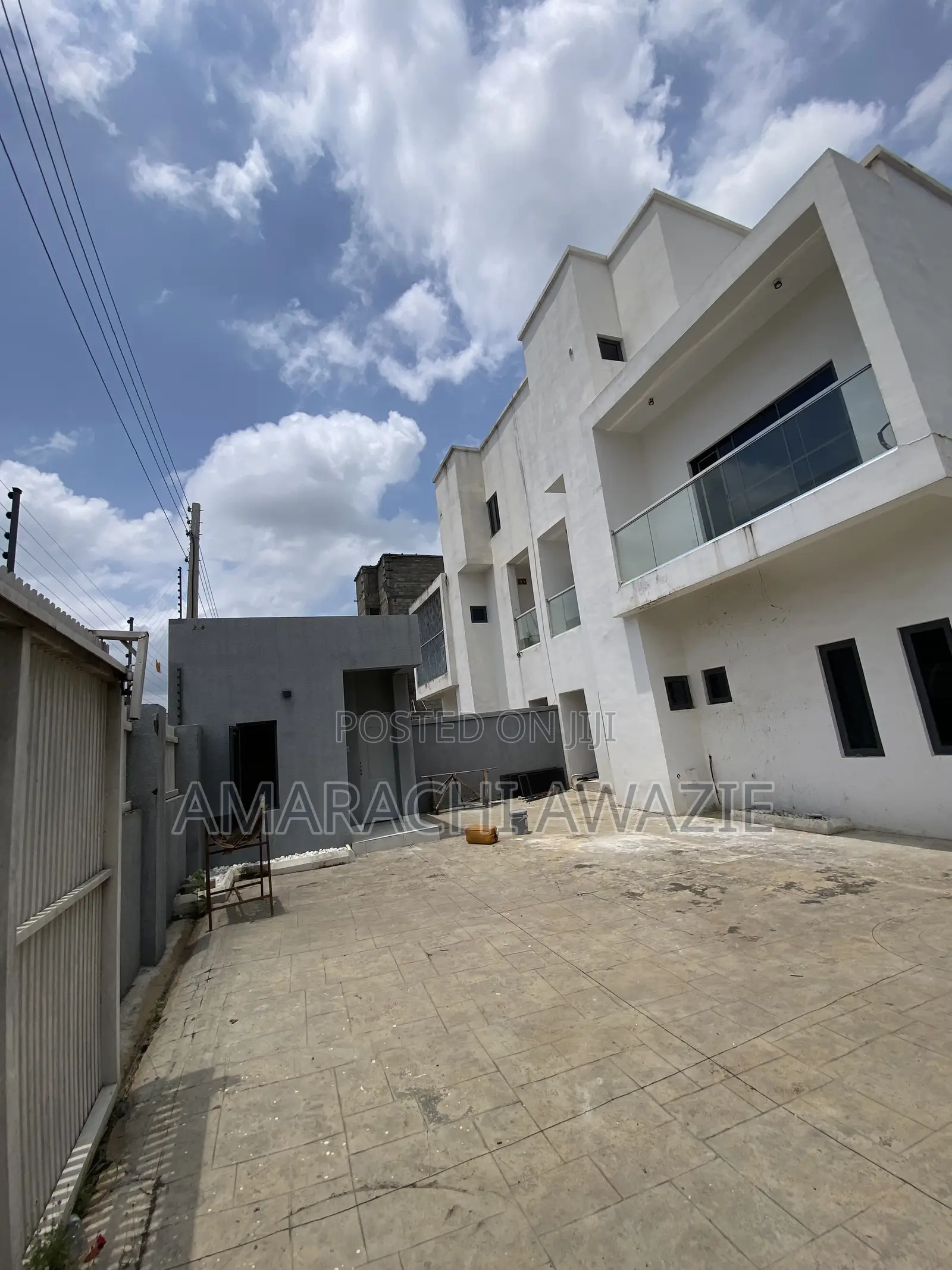 4bdrm Duplex in Idu Industrial for rent