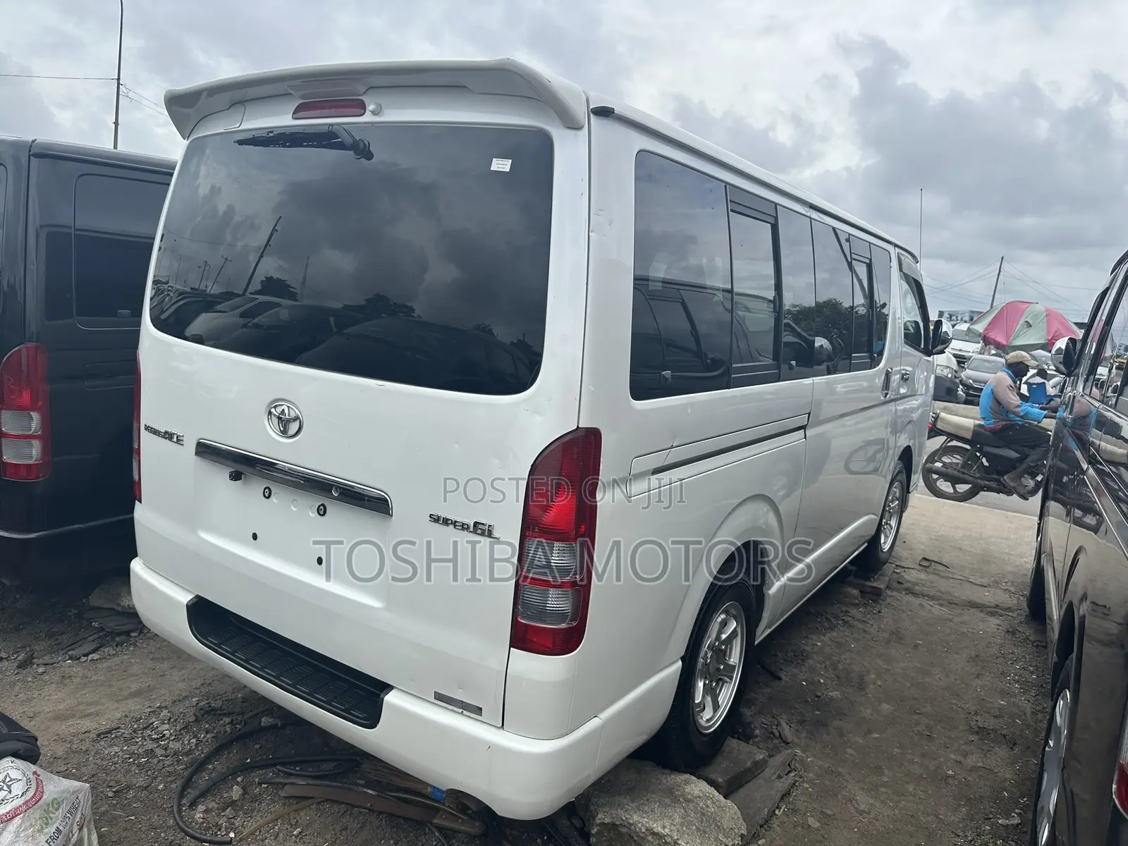 Toyota HiAce 2013 White