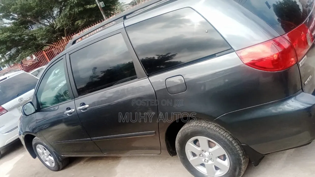 Toyota Sienna XLE AWD 2005 Gray