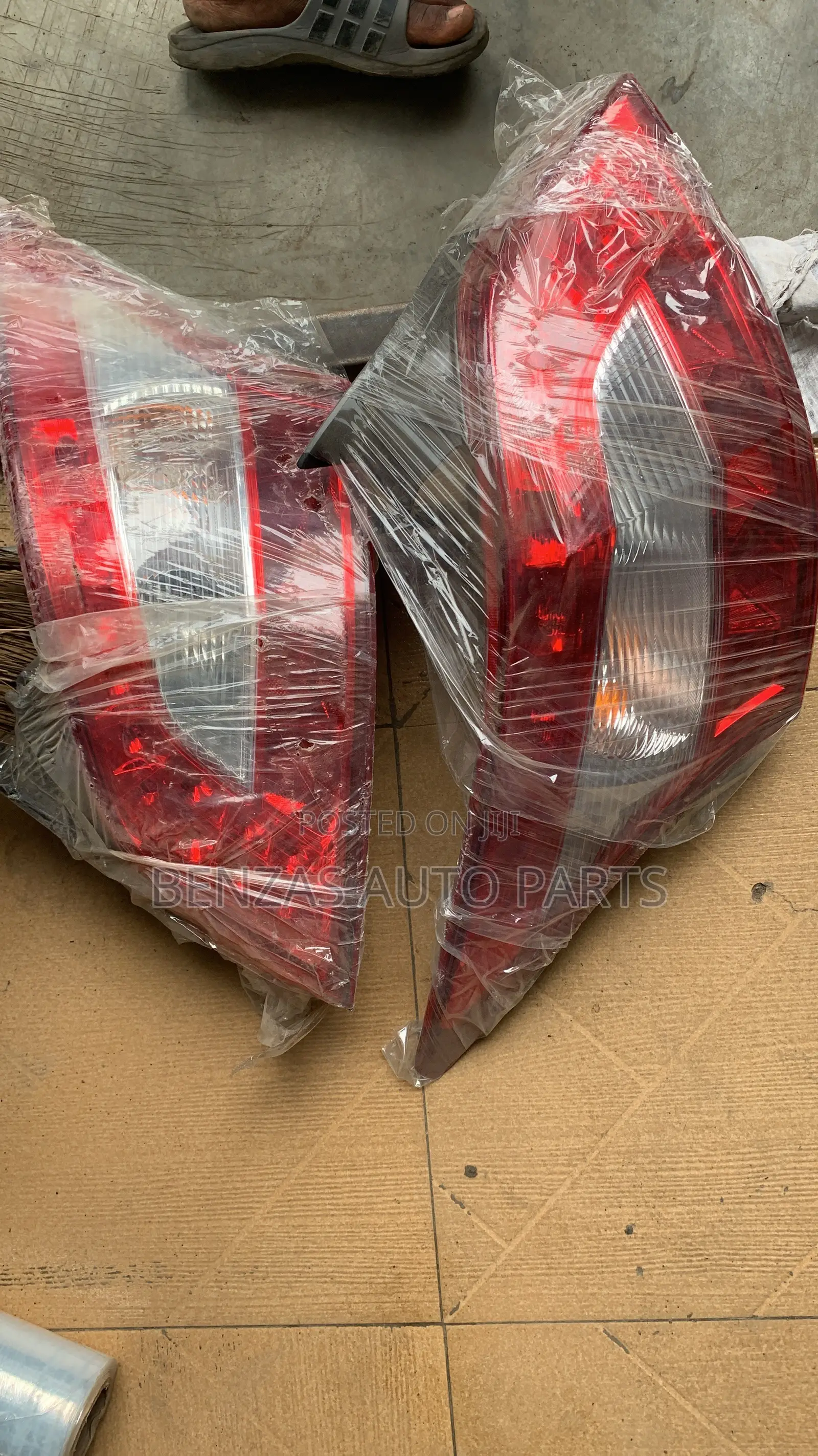 Nissan Maxima 2013 Taillight Replacement