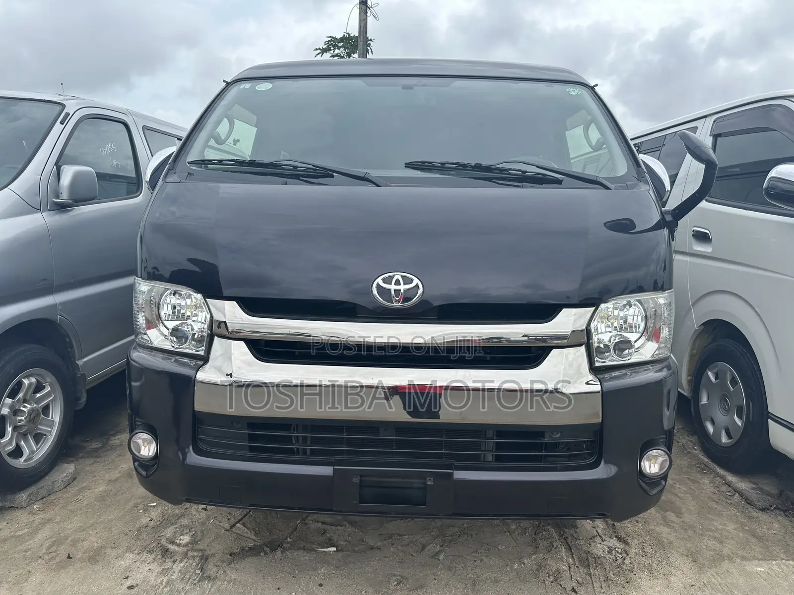 Toyota HiAce 2015 Black