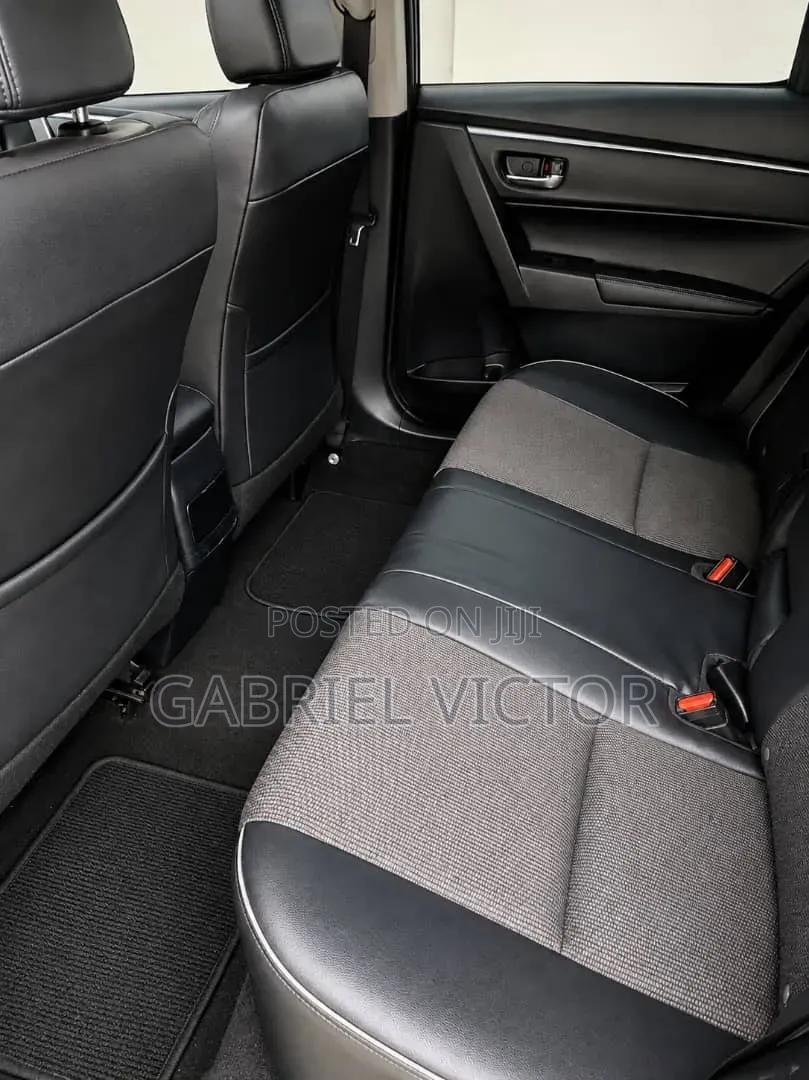 Toyota Corolla SE 4dr Sedan (1.8L 4cyl CVT) 2017 Black