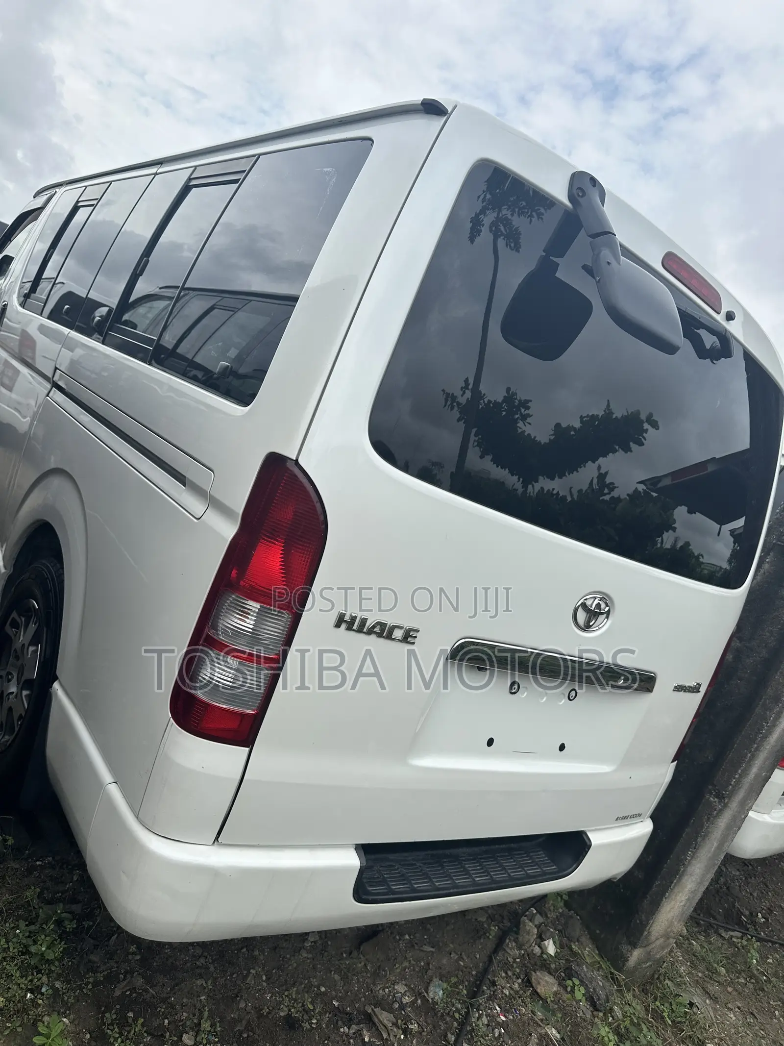 Toyota HiAce 2013 White