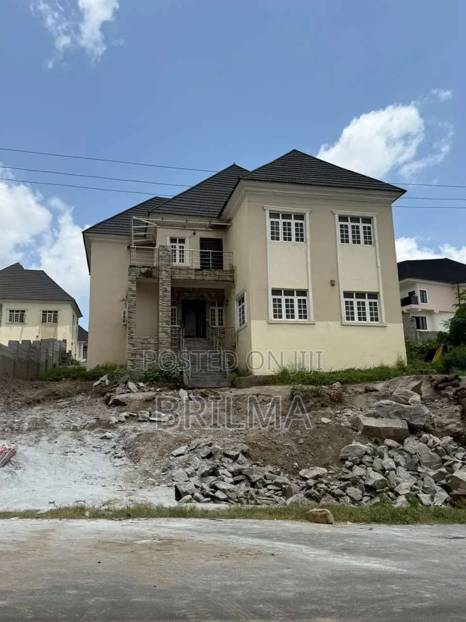 6bdrm Duplex in Guzape District for sale