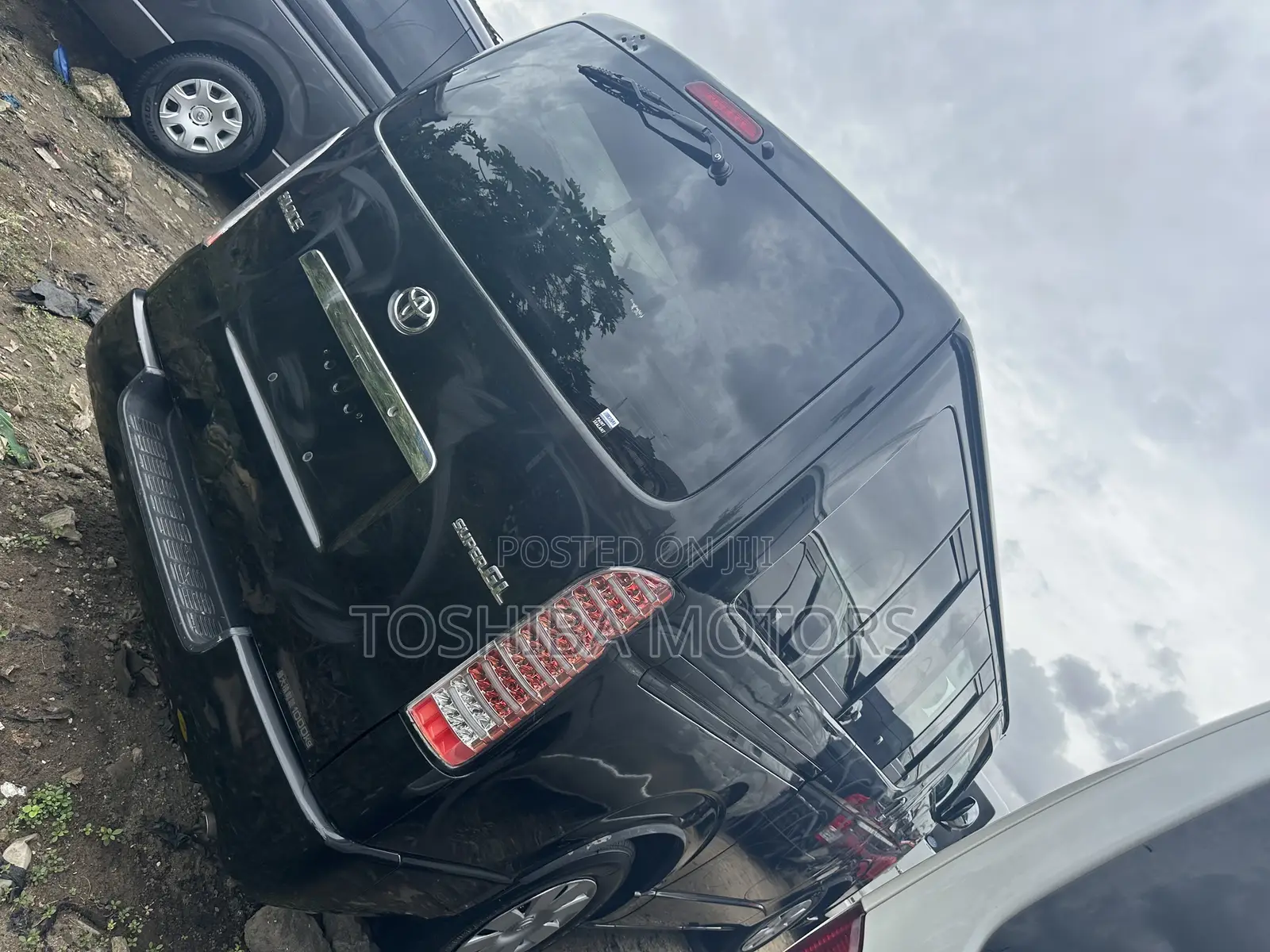 Toyota HiAce 2015 Black