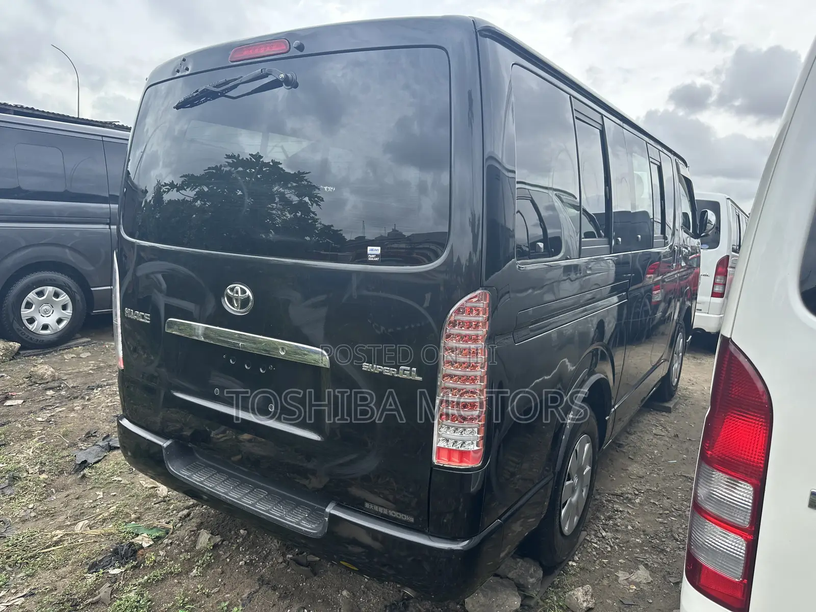 Toyota HiAce 2015 Black