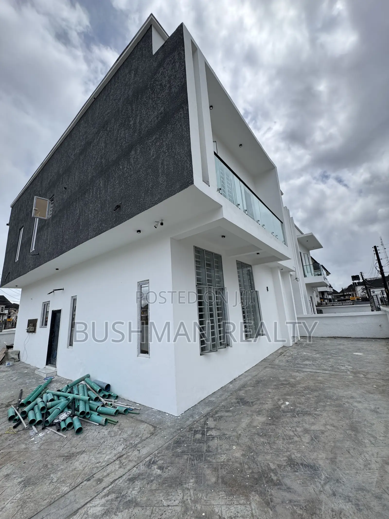 5bdrm Duplex in Ikota for sale