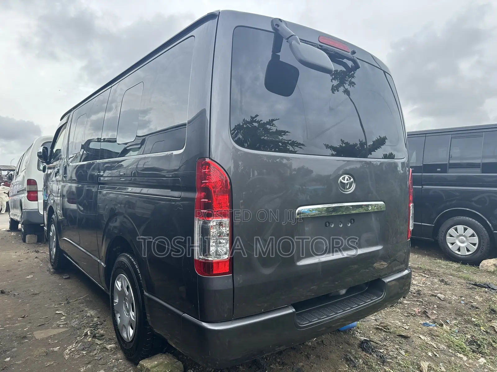 Toyota HiAce 2014 Black