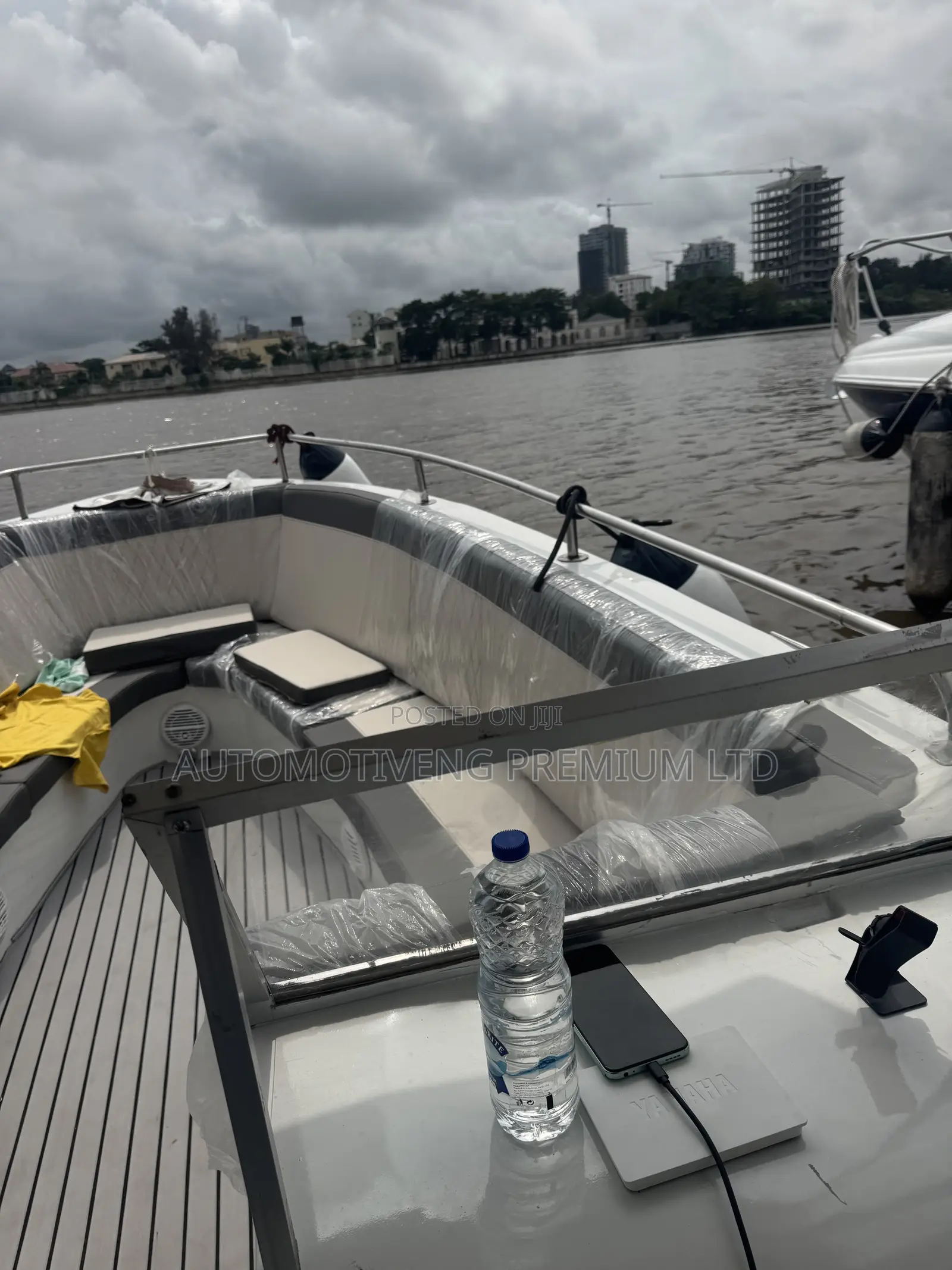 WaterProof Boat GPS-Tracker (Boat, Ships, Yatch) With Installation