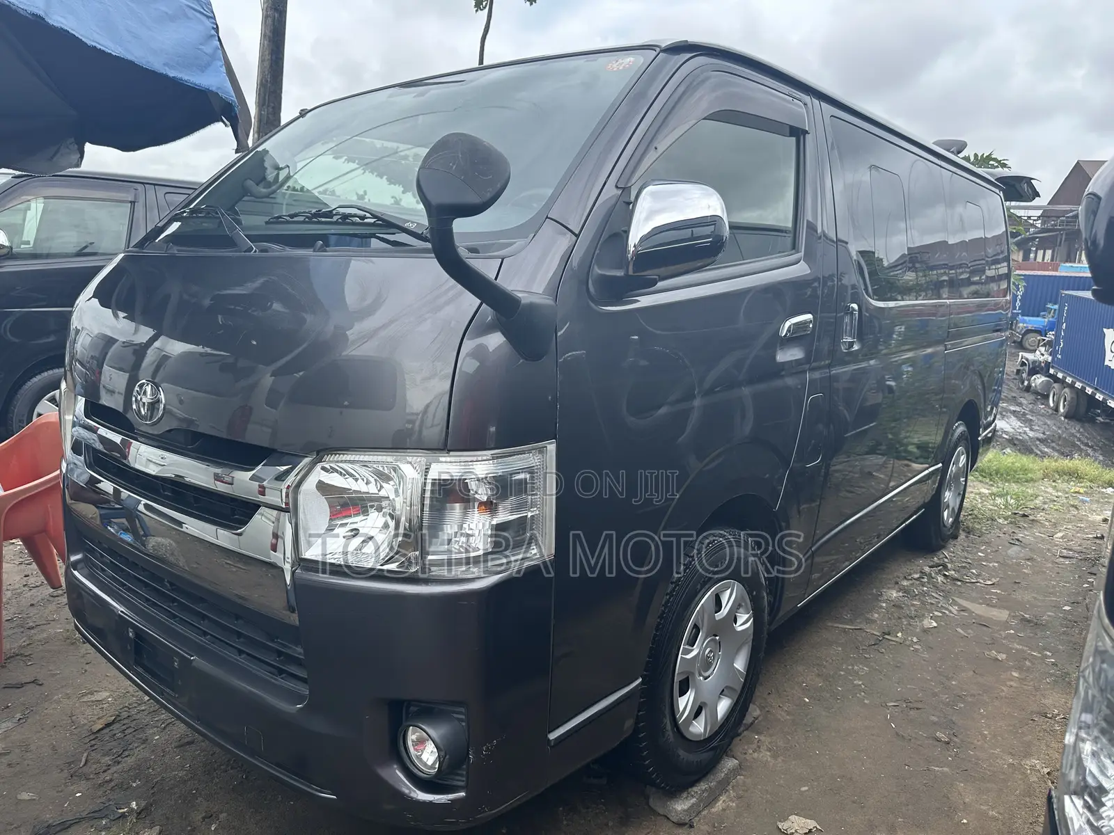 Toyota HiAce 2015 Black