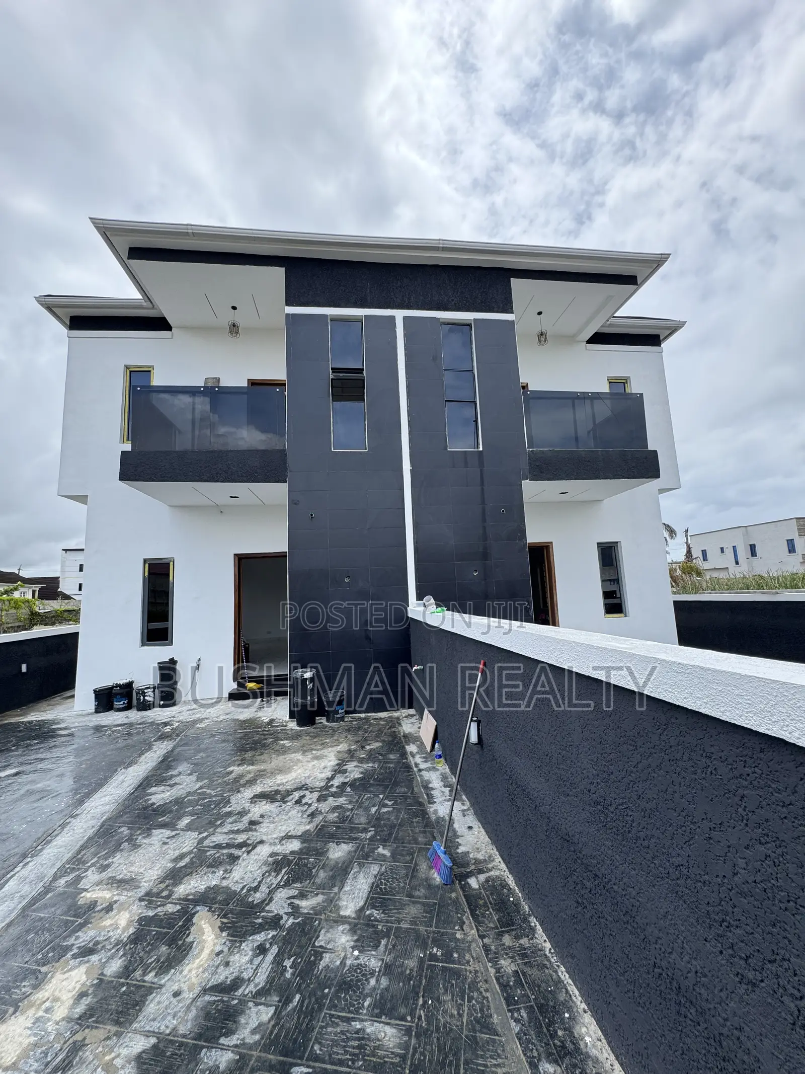4bdrm Duplex in Ikota for sale