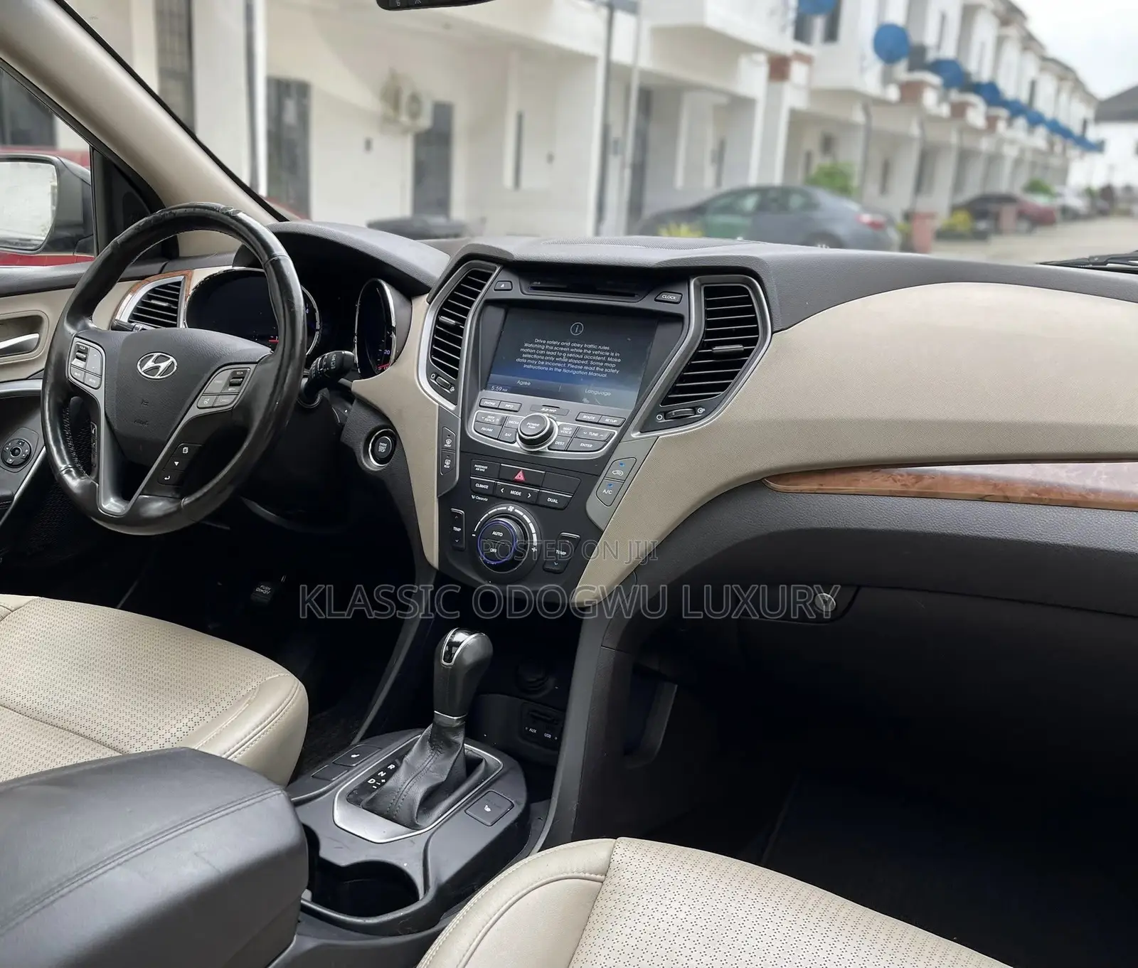 Hyundai Santa Fe Limited 4dr SUV AWD (3.3L 6cyl 6A) 2015 Brown
