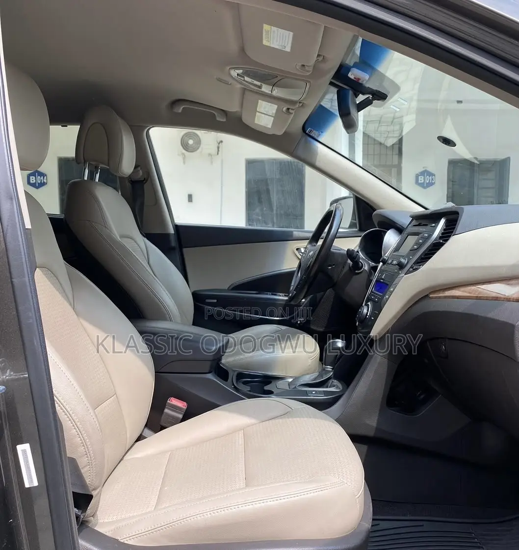 Hyundai Santa Fe Limited 4dr SUV AWD (3.3L 6cyl 6A) 2014 Brown
