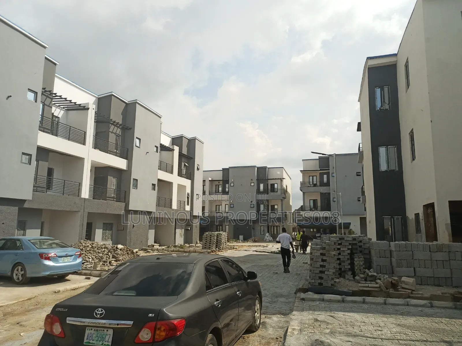 4bdrm Duplex in Tangerine Exquisite, Life Camp for sale