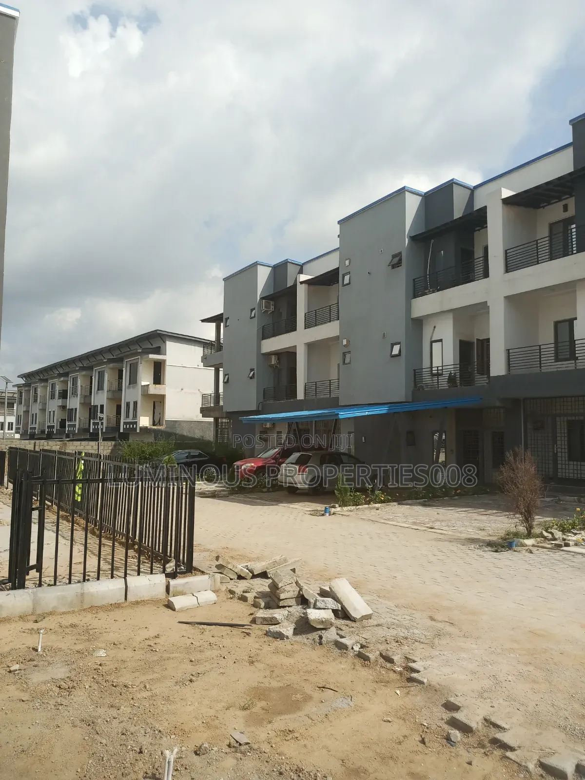 4bdrm Duplex in Tangerine Exquisite, Life Camp for sale