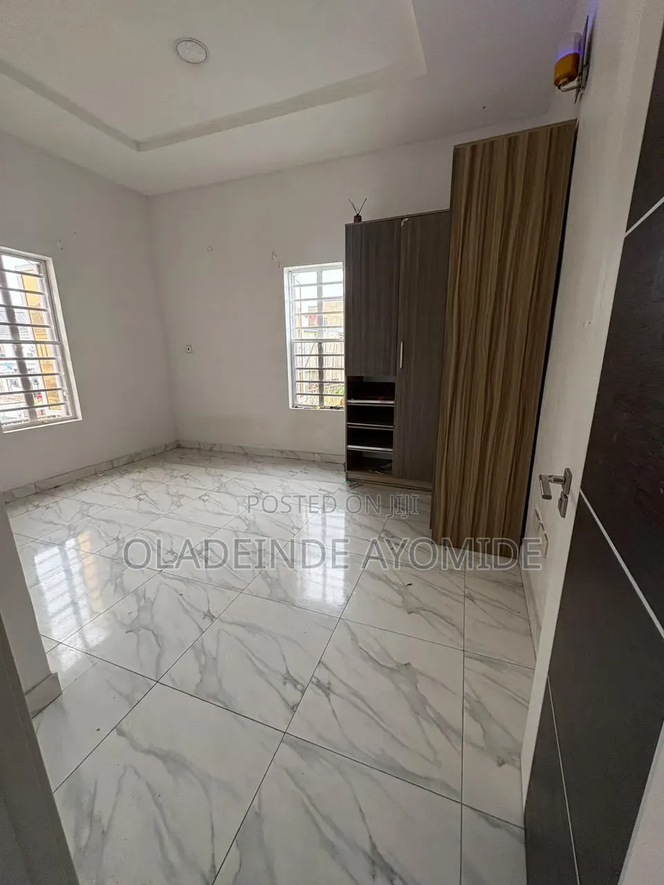 Mini Flat in Chevron for rent
