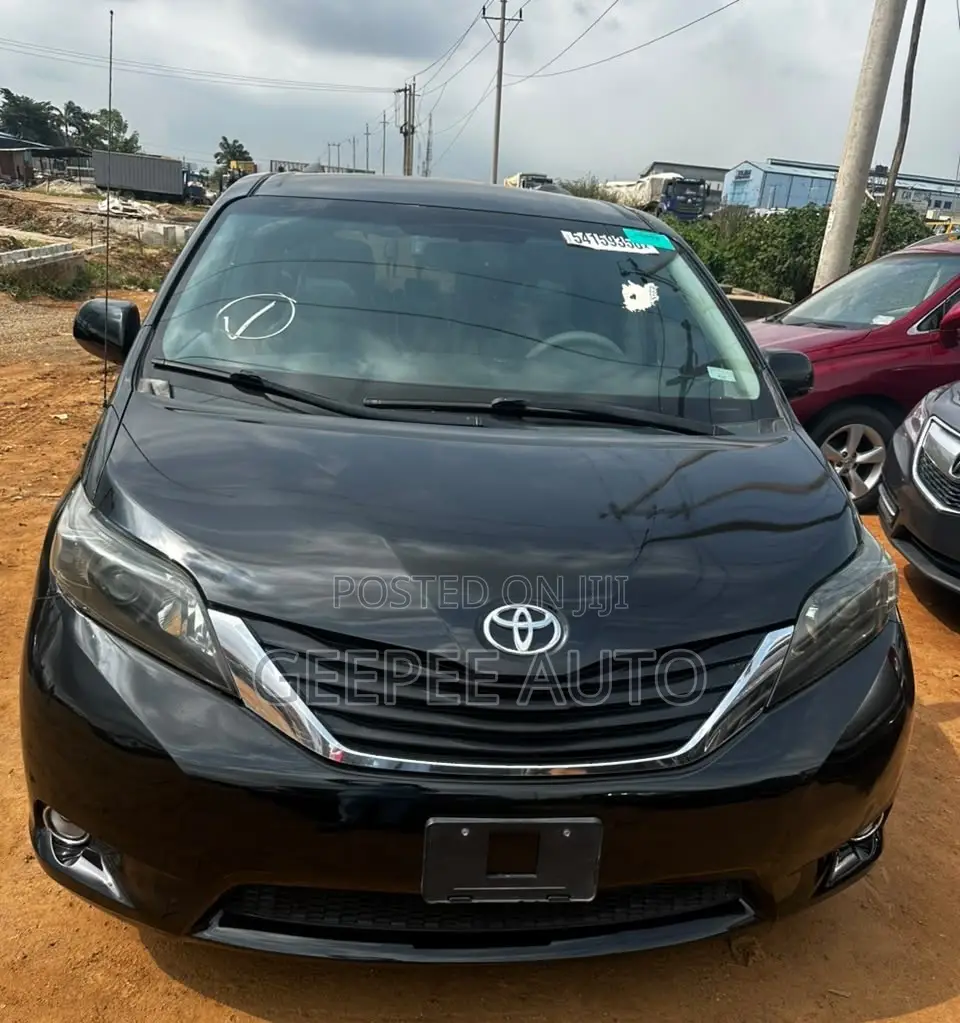 Toyota Sienna LE 8 Passenger 2011 Black