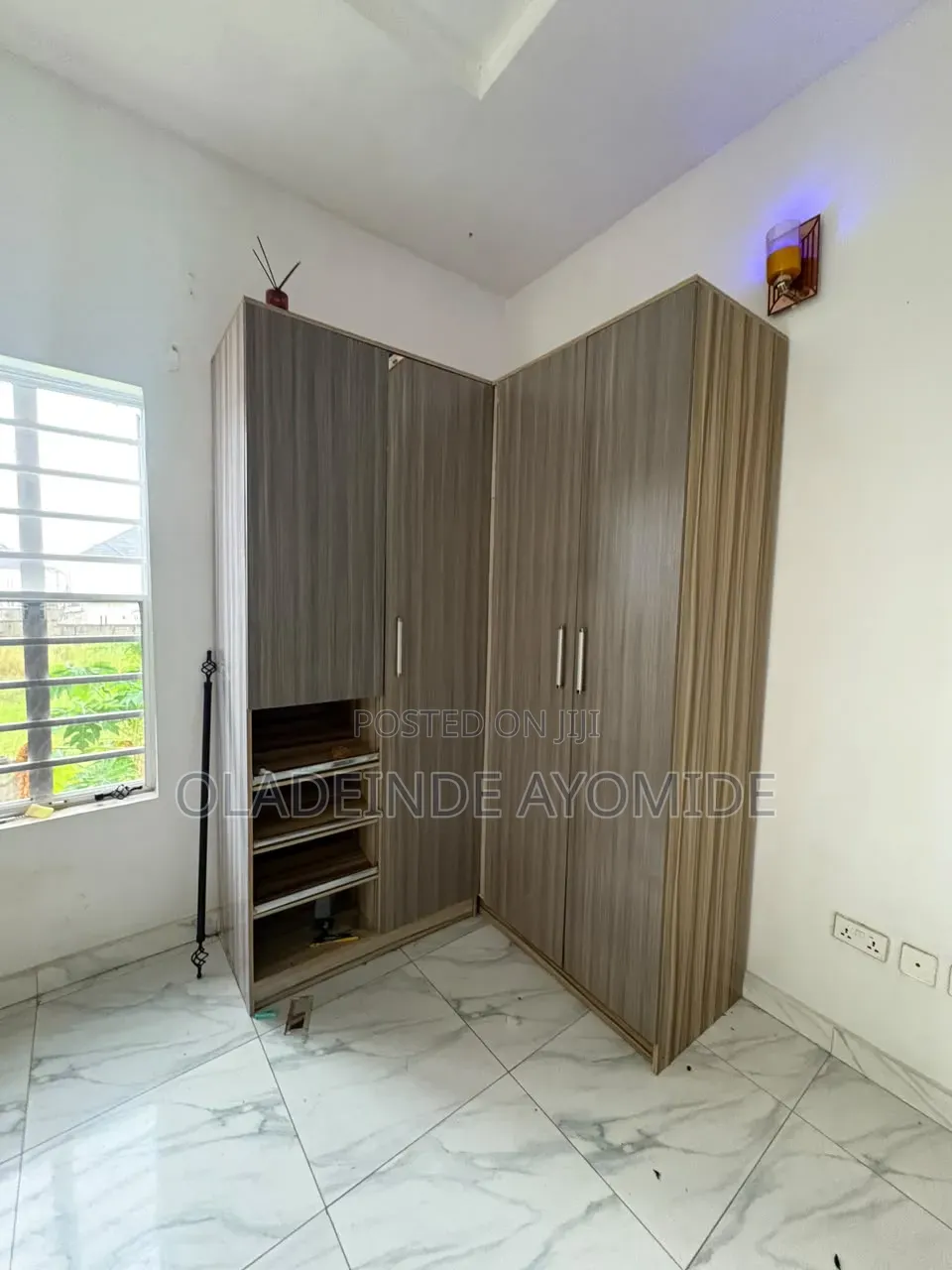 Mini Flat in Chevron for rent