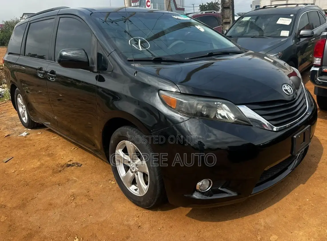 Toyota Sienna LE 8 Passenger 2011 Black