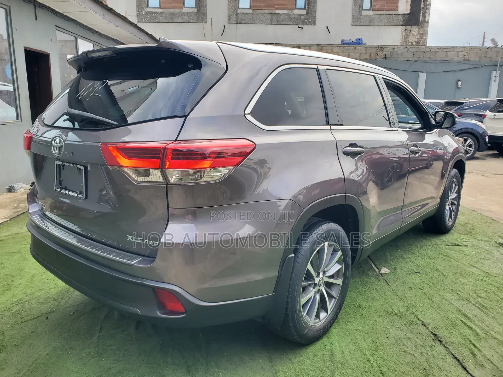 Toyota Highlander XLE 2019 Gray