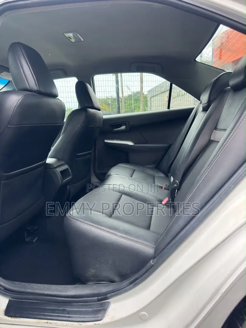 Toyota Camry SE 4dr Sedan (2.5L 4cyl 6A) 2013 White