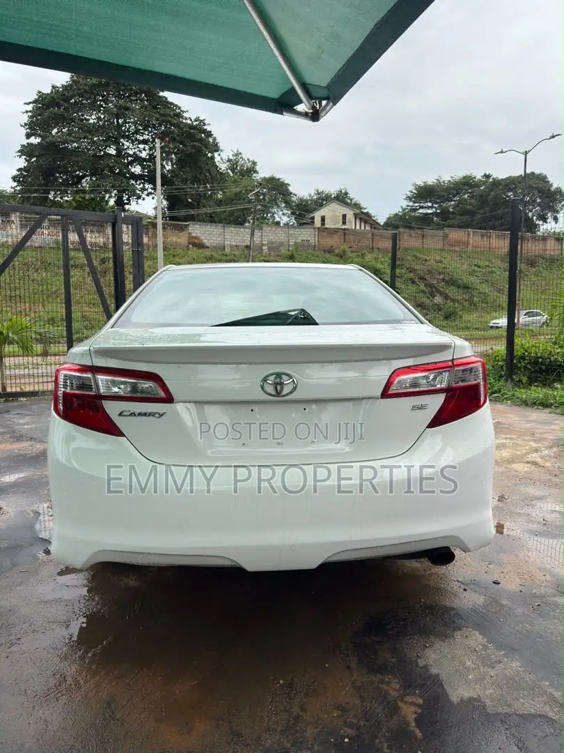 Toyota Camry SE 4dr Sedan (2.5L 4cyl 6A) 2013 White