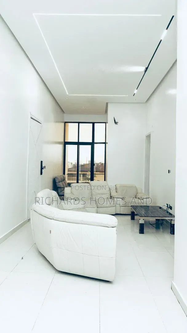 3bdrm Apartment in Lekki Phase 1 for rent