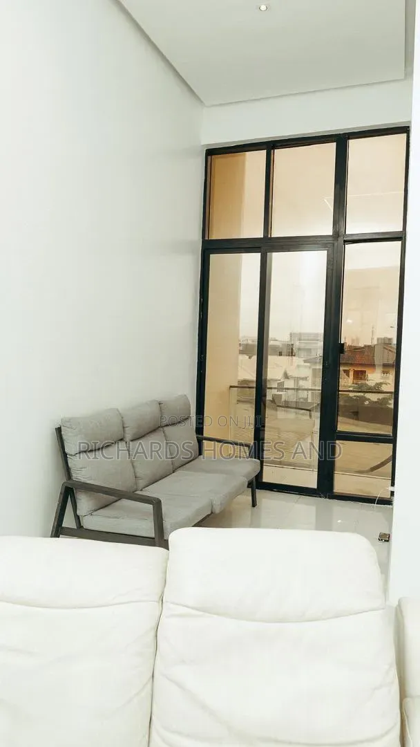 3bdrm Apartment in Lekki Phase 1 for rent