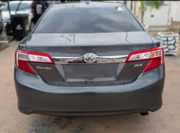 Toyota Camry XLE 4dr Sedan (2.5L 4cyl 6A) 2013 Gray