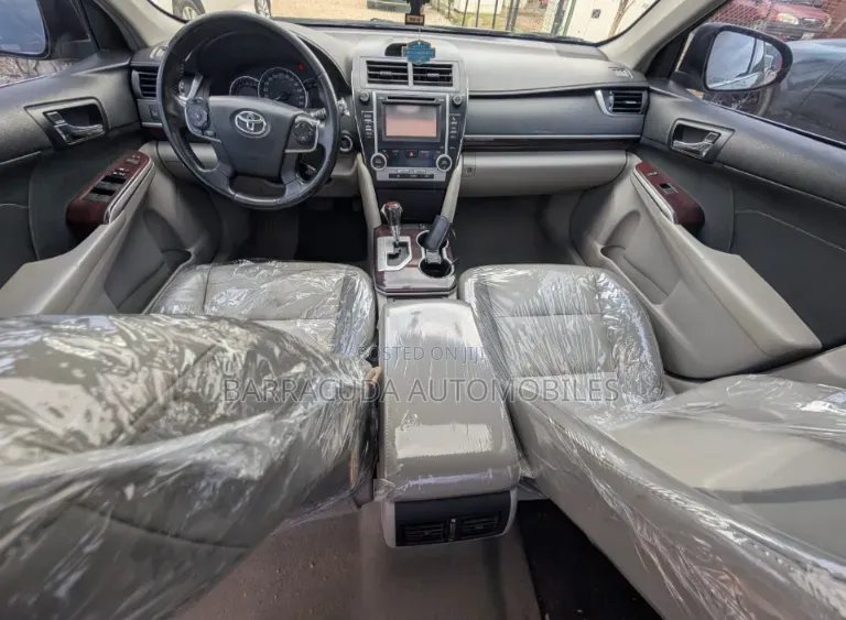 Toyota Camry XLE 4dr Sedan (2.5L 4cyl 6A) 2013 Gray