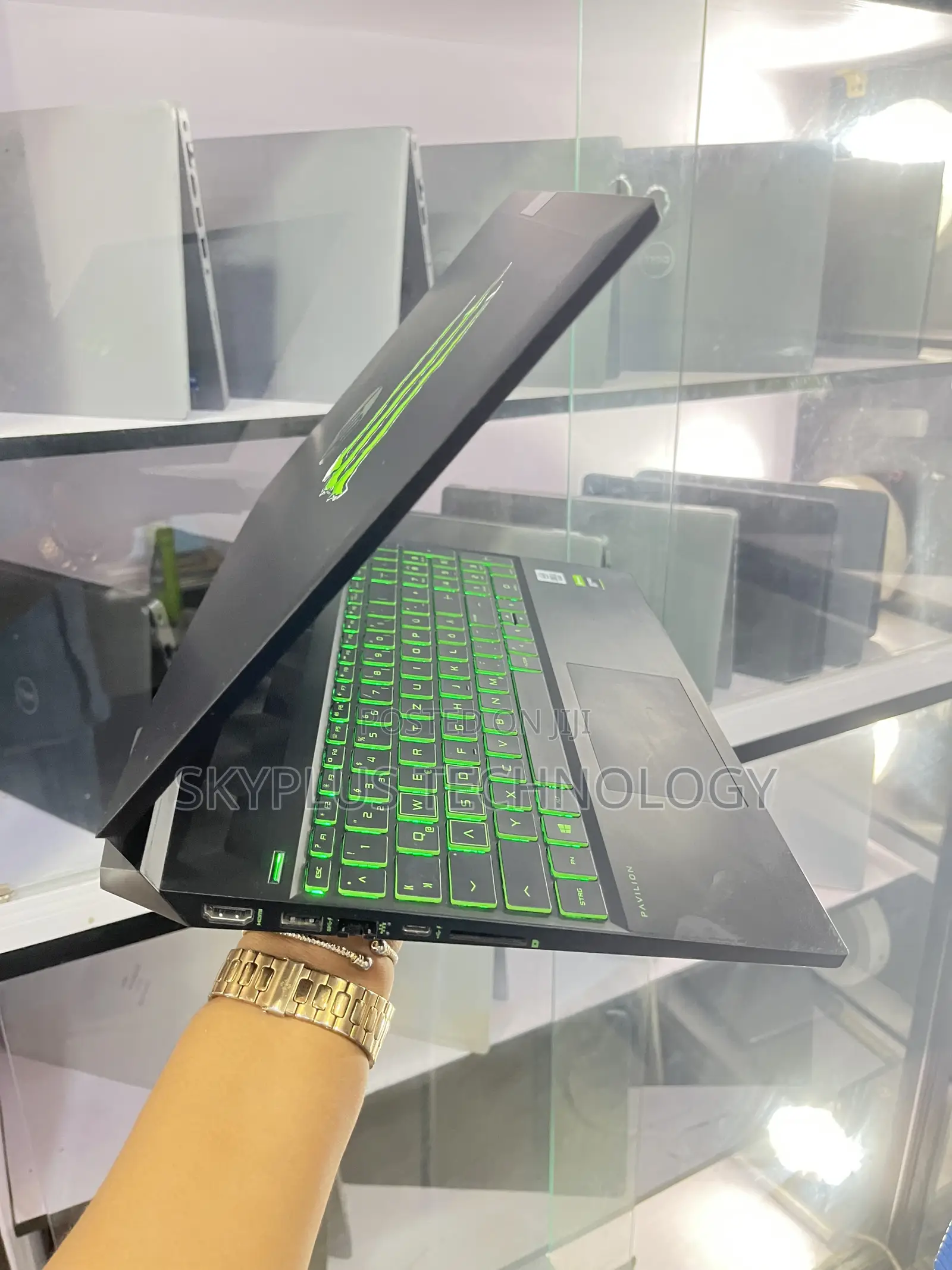 Laptop HP Pavilion Gaming Laptop 15-dk2xxx 16GB Intel Core i5 SSD 256GB
