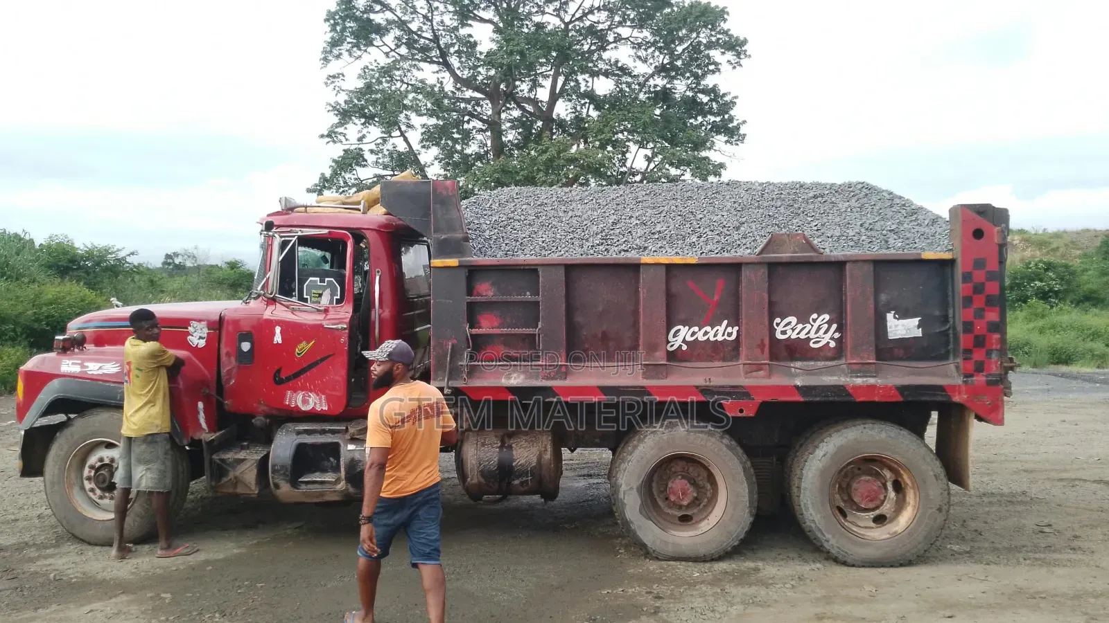 Black Solid Chippings