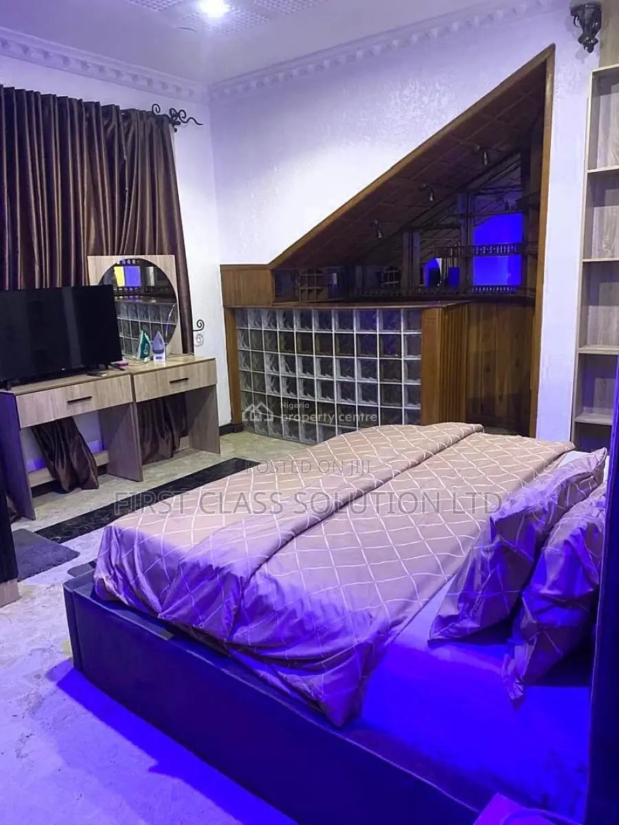 Sensationally Furnished and Serviced Luxury 1 Bedroom Apartment