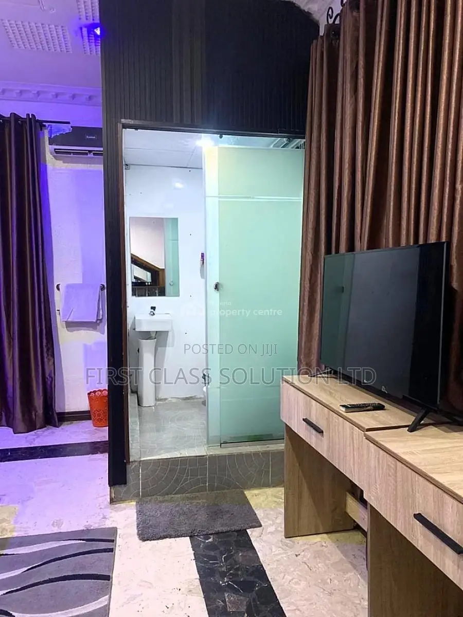 Sensationally Furnished and Serviced Luxury 1 Bedroom Apartment
