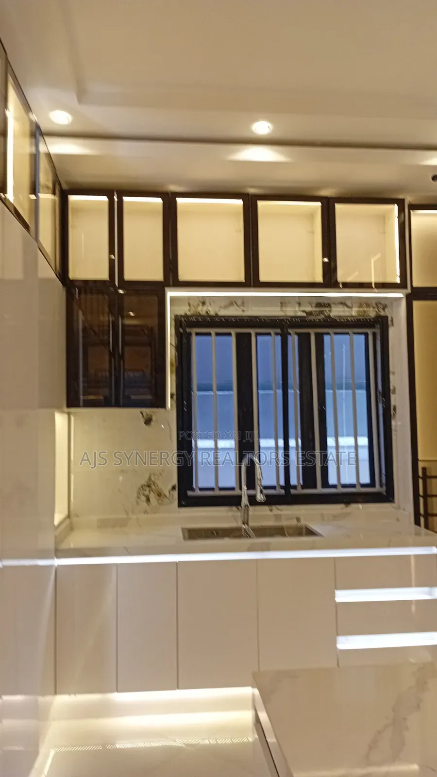 6bdrm Duplex in Lekki Phase 1 for sale