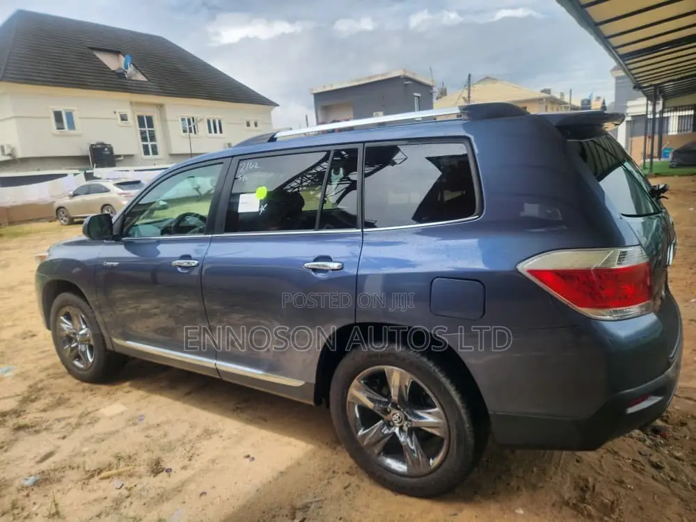 Toyota Highlander Limited 2012 Gray