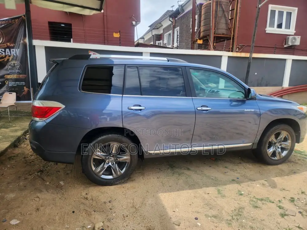 Toyota Highlander Limited 2012 Gray