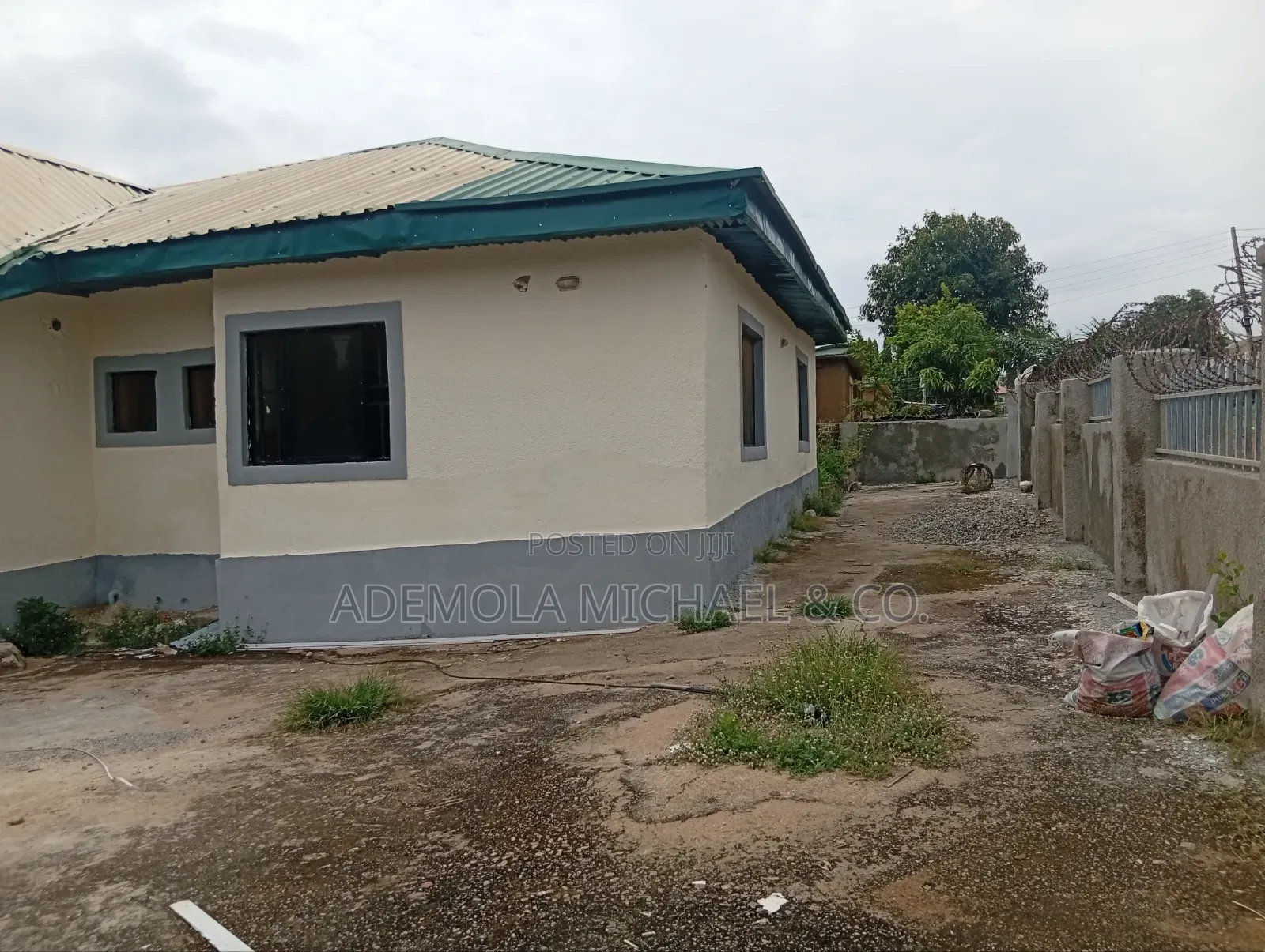 3bdrm Bungalow in Phase 4 Army Estate for rent