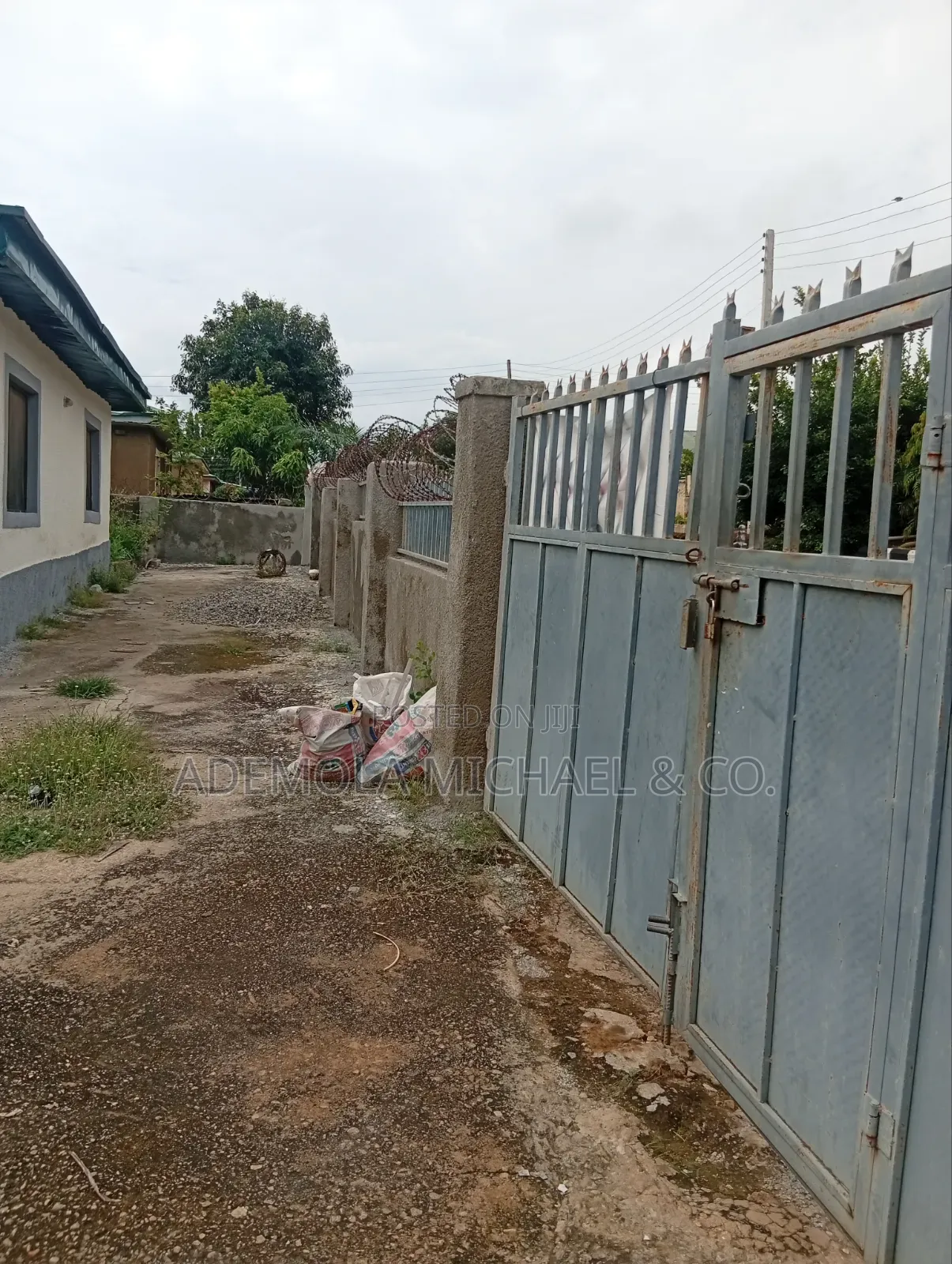 3bdrm Bungalow in Phase 4 Army Estate for rent