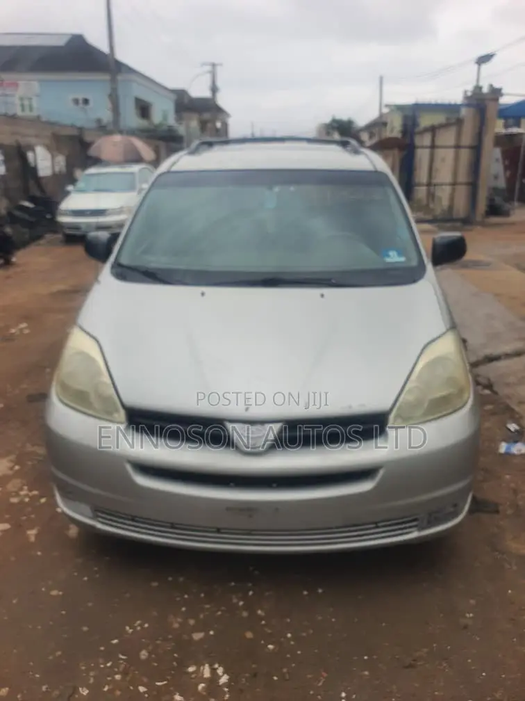 Toyota Sienna CE FWD (3.3L V6 5A) 2004 Silver