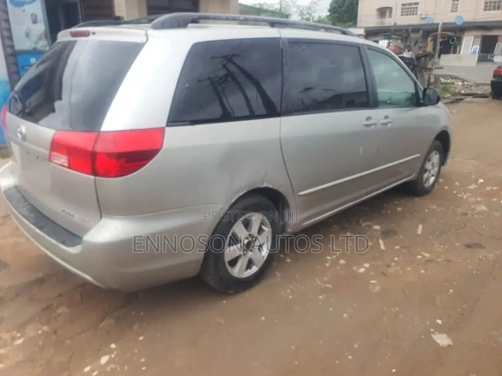 Toyota Sienna CE FWD (3.3L V6 5A) 2004 Silver