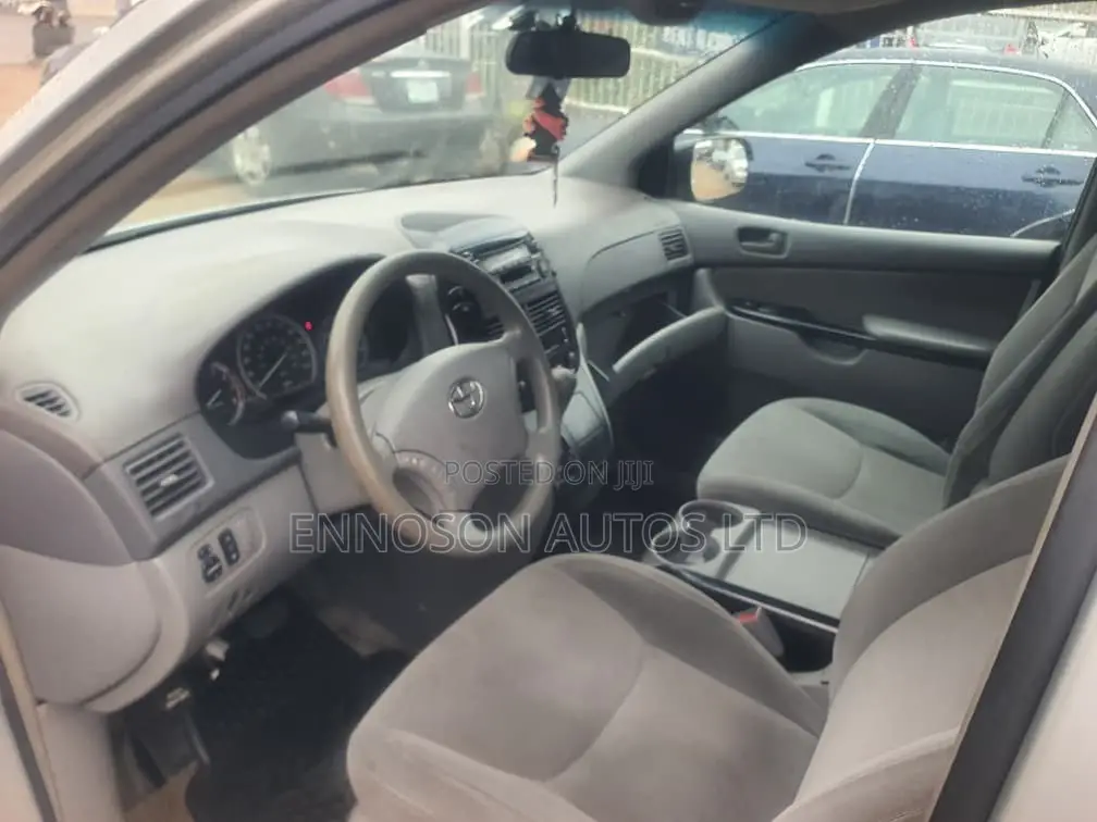 Toyota Sienna CE FWD (3.3L V6 5A) 2004 Silver