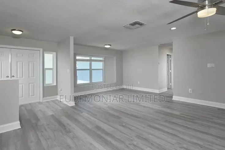 Vinyl Floor Fitting Finishing
