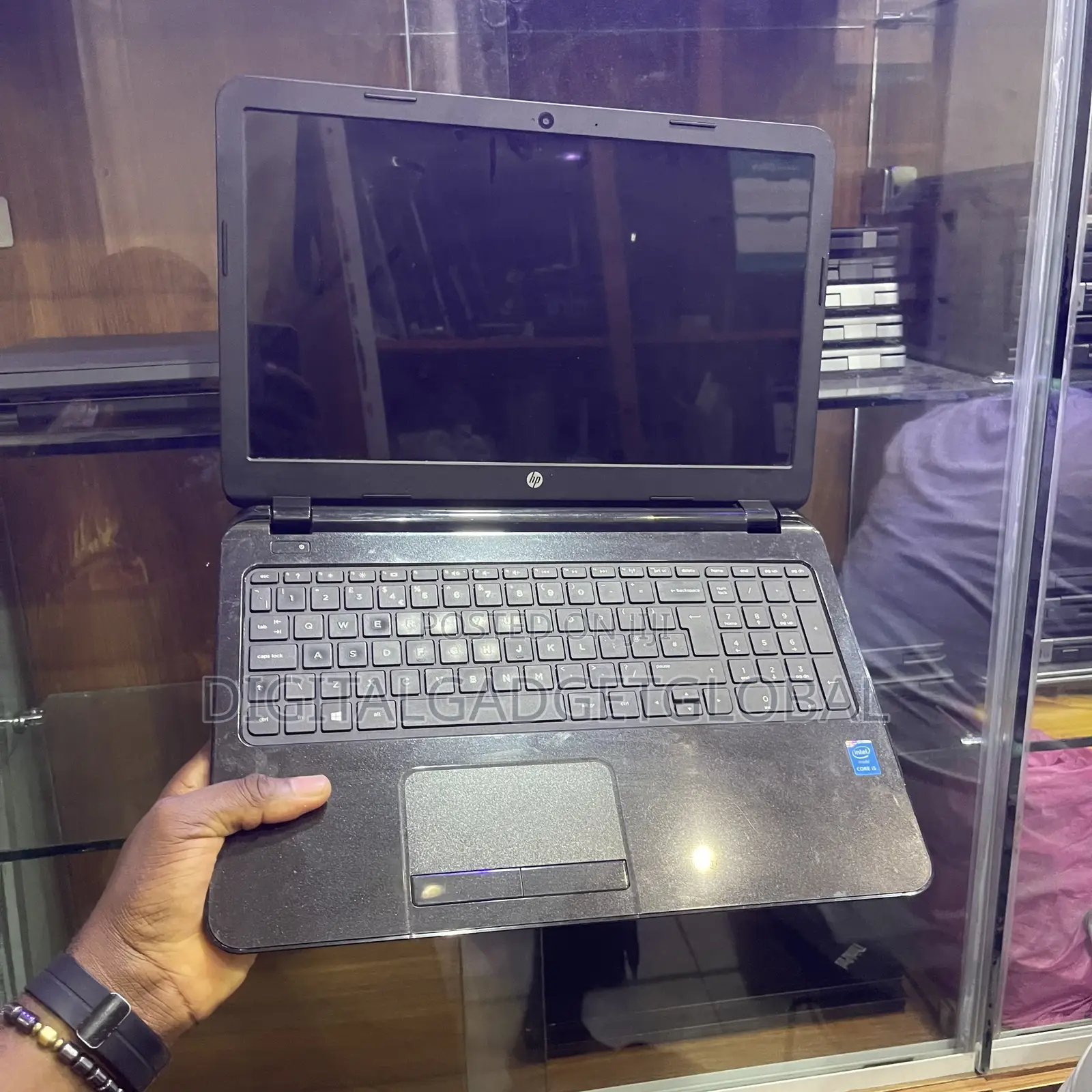 Laptop HP 15-ra003nia 8GB Intel Core i5 SSD 128GB