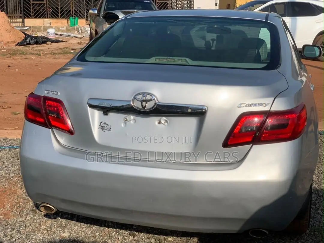 Toyota Camry XLE V6 4dr Sedan (3.5L 6cyl 6AM) 2009 Silver