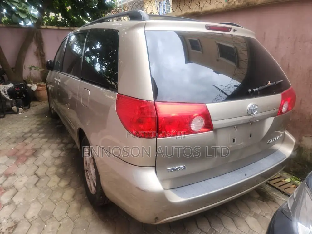 Toyota Sienna CE 7 Passenger 2010 Brown