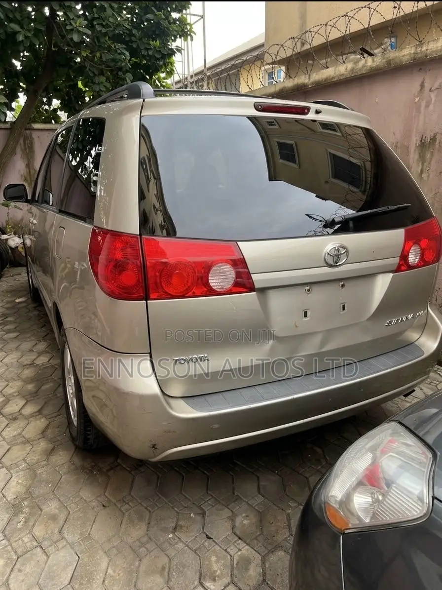 Toyota Sienna CE 7 Passenger 2010 Brown