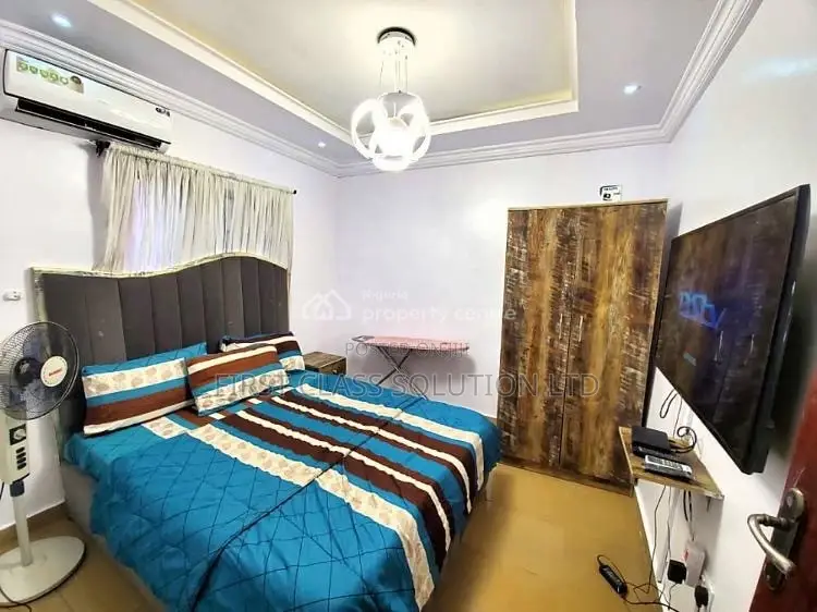 Exquisitely Furnished Luxury 1 Bedroom Apartment