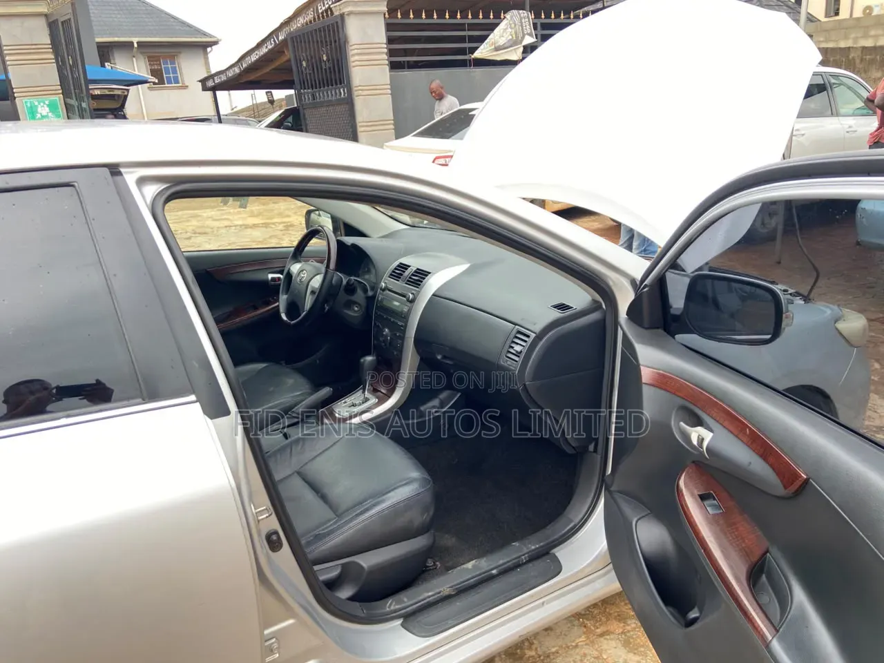 Toyota Corolla 2011 Silver